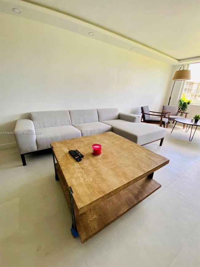 Building Photo - 441 NE 195th St