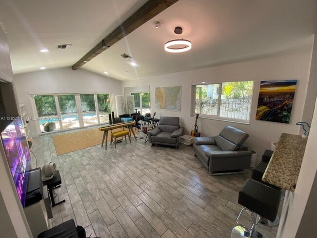 Building Photo - 2558 Trapp Ave