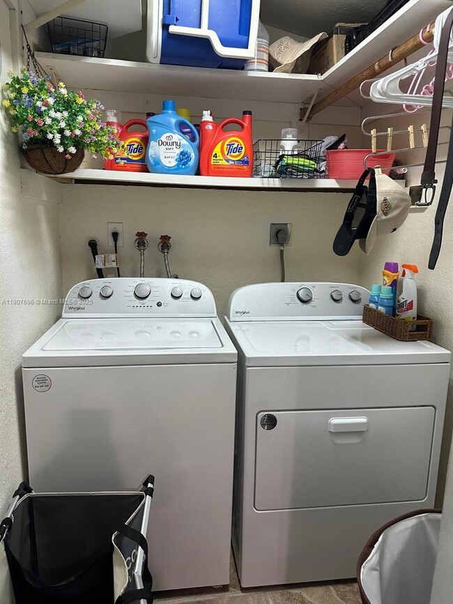 Building Photo - 15304 SW 81st Ln