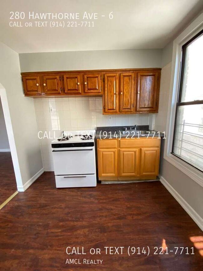 Building Photo - 280 Hawthorne Ave