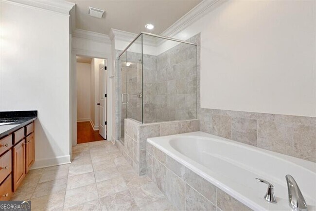 Building Photo - 807 Creekgarden Court