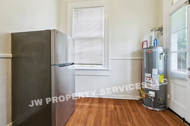 Building Photo - 2332 Ursulines Ave