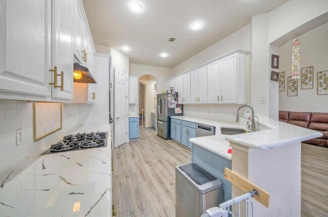 Building Photo - 3912 Coopers Hawk Cove