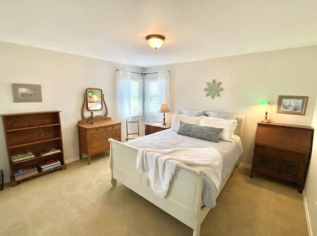 Building Photo - Stunning 4 Bed/2.5 Bath Home in highly desirable Spanish Oaks Neighborhood