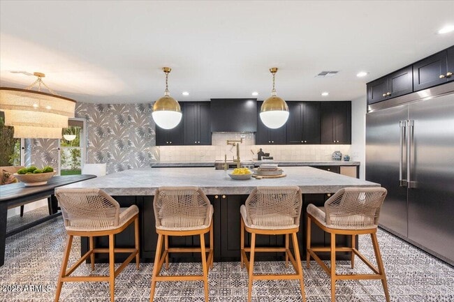 Building Photo - 8014 E Del Tesoro Dr