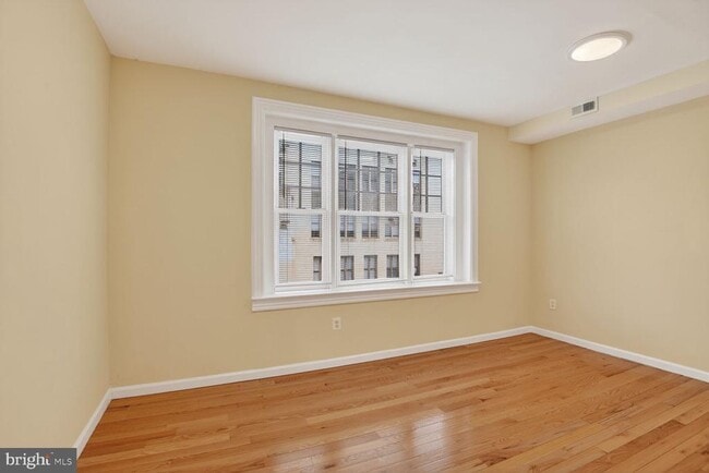 Building Photo - 1648 Park Rd NW