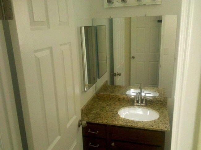 Building Photo - 2 bedroom in PHOENIX AZ 85020