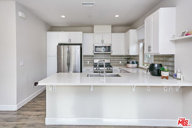 Building Photo - 9831 Alburtis Ave