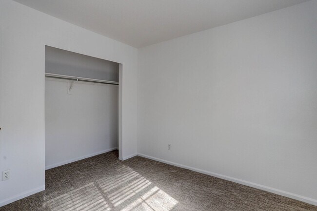 Building Photo - 561 W 114th Pl