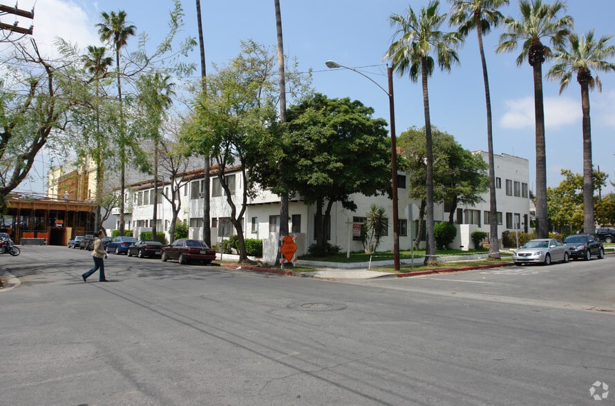 Primary Photo - Windsor Court - Windsor Court Glendale LLC