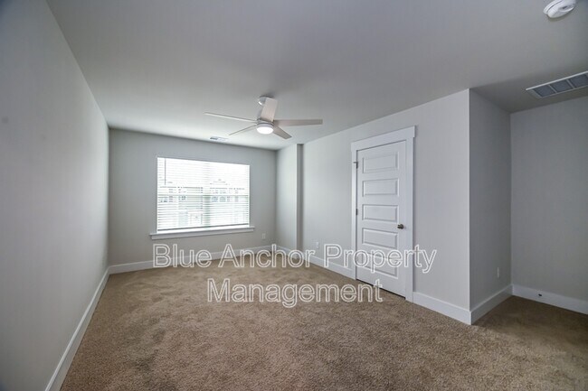 Building Photo - 103 S Grassland Rd