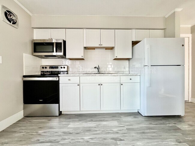 Building Photo - 1545 Carmil Dr