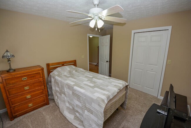 Building Photo - 808 S Silverwood Rd