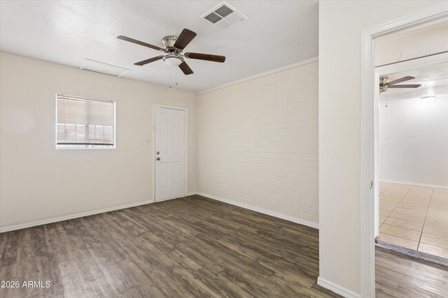 Building Photo - 735 E South Mountain Ave