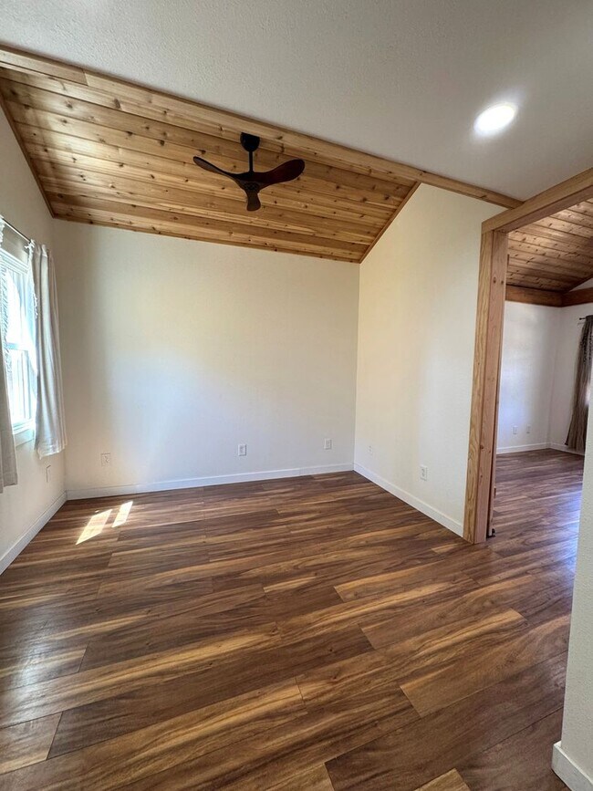 Building Photo - Charming Remodeled Cottage Home in Oak View