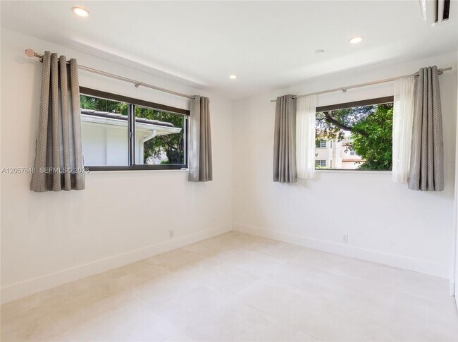 Building Photo - 925 Algaringo Ave