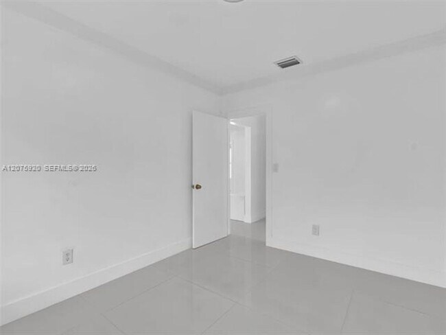 Building Photo - 1647 NE 146th St