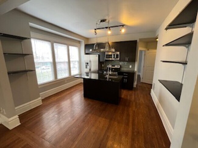 Building Photo - 3 bedroom 1.5 bath one block from Franklin Conservatory