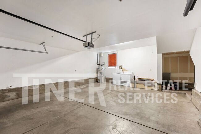Building Photo - 6550 Hearthstone Cir