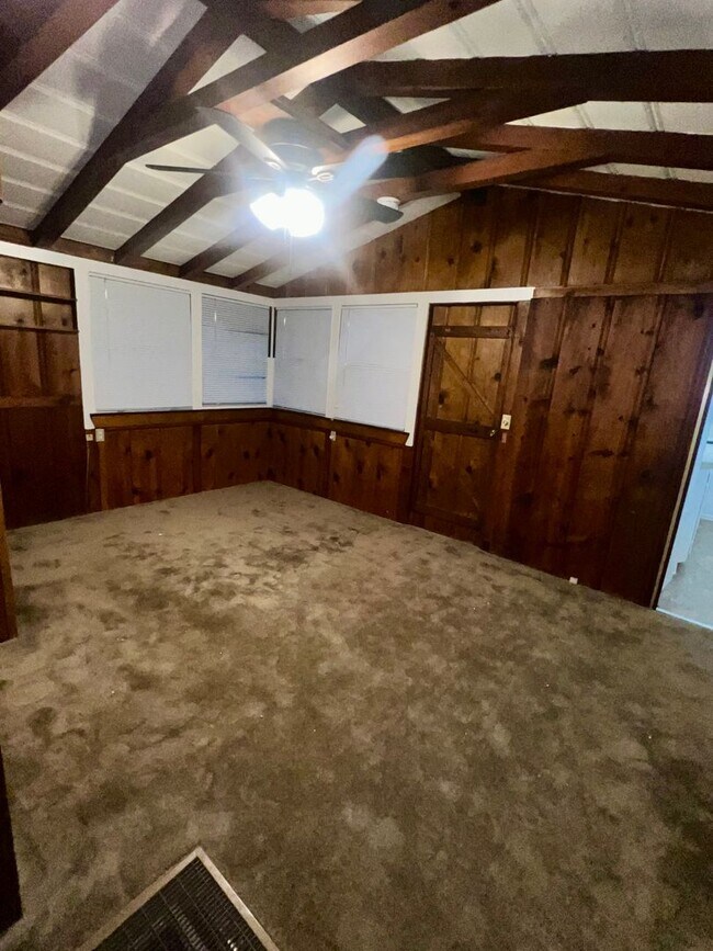 Building Photo - 665F