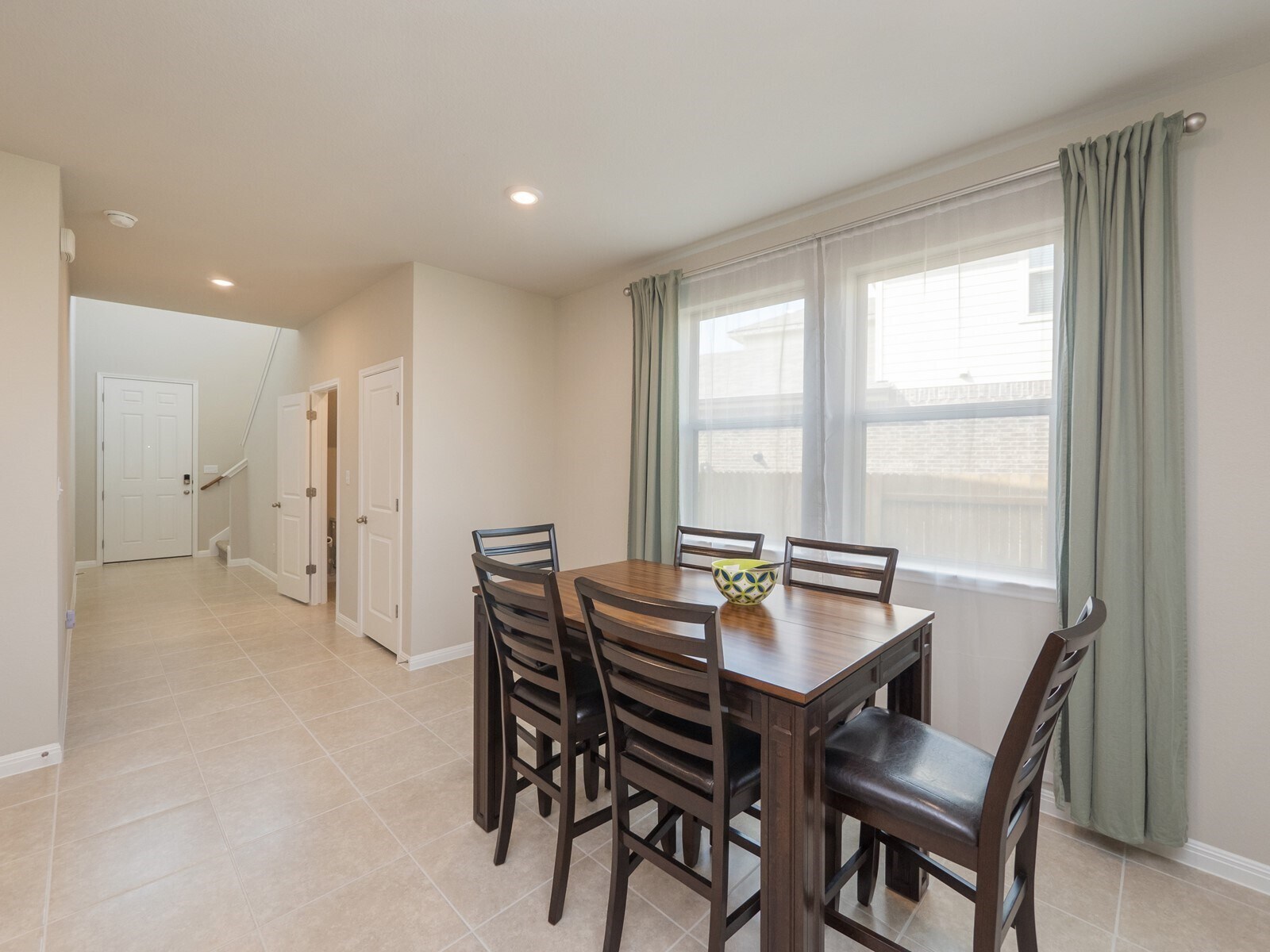 Building Photo - 120 Serpens St