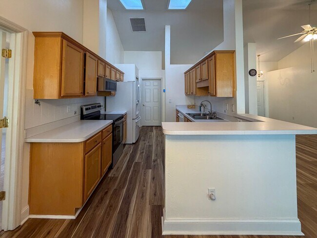 Building Photo - 4BR/2BA POOL home in NW Gainesville!