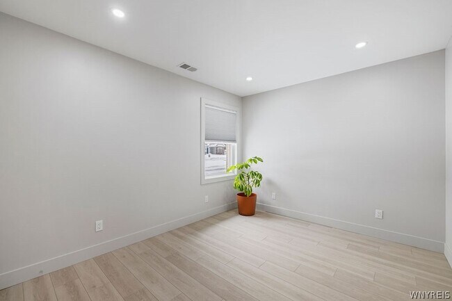 Building Photo - 855 Madison Ave