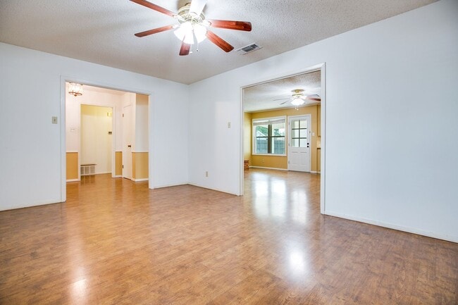Building Photo - 2713 Canyon Creek Dr