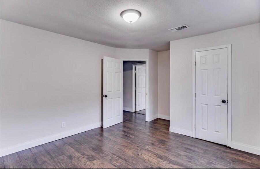 Building Photo - 2832 Avenue I