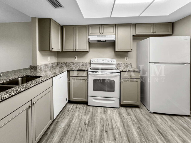 Building Photo - 4530 SW 10th Ave