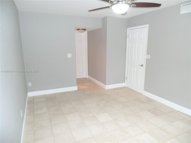 Building Photo - 2881 N Oakland Forest Dr