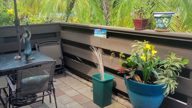 Building Photo - 202 Pinebrook Dr