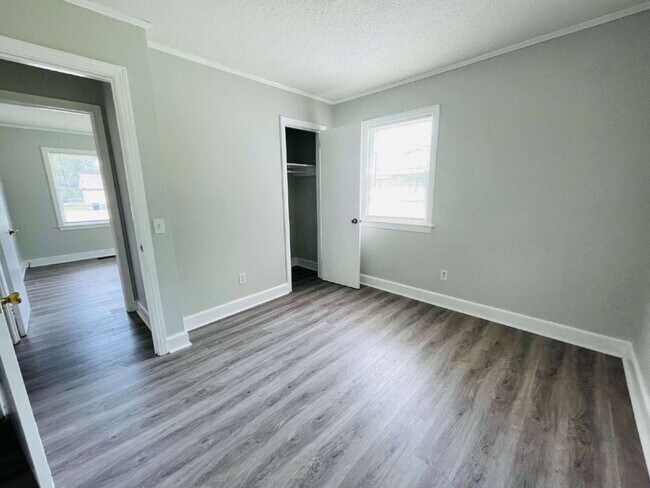 Building Photo - ADORABLE BRICK RANCH IN LAGRANGE *3 BR, 1 BA* NEWLY RENOVATED