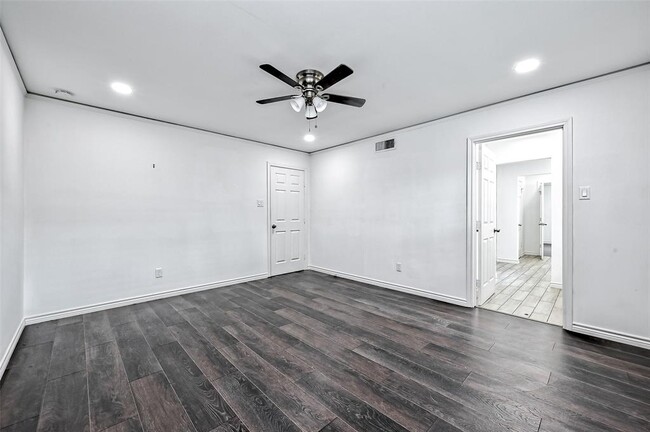 Building Photo - 5319 S Braeswood Blvd