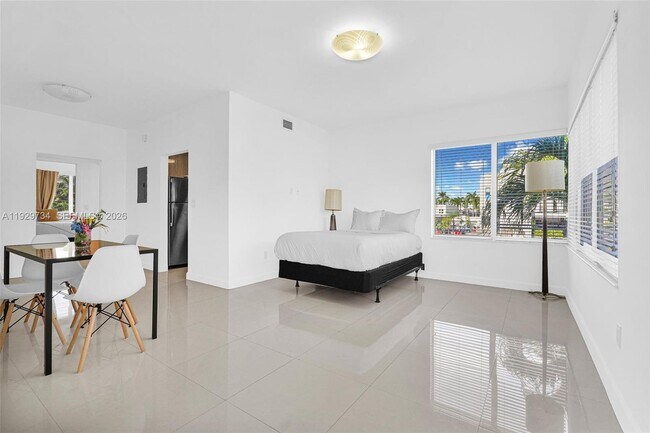 Building Photo - 1025 94th St