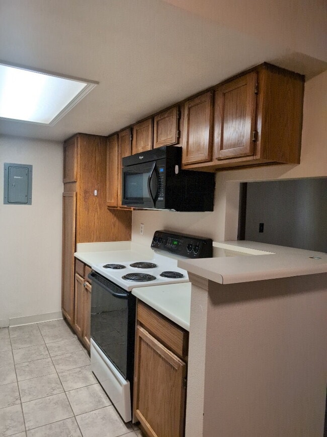 Building Photo - Charming 2BR/2BA Condo Near Lowry - AVAIL NOW!