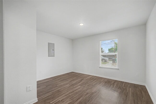 Building Photo - 5409 Nielan St