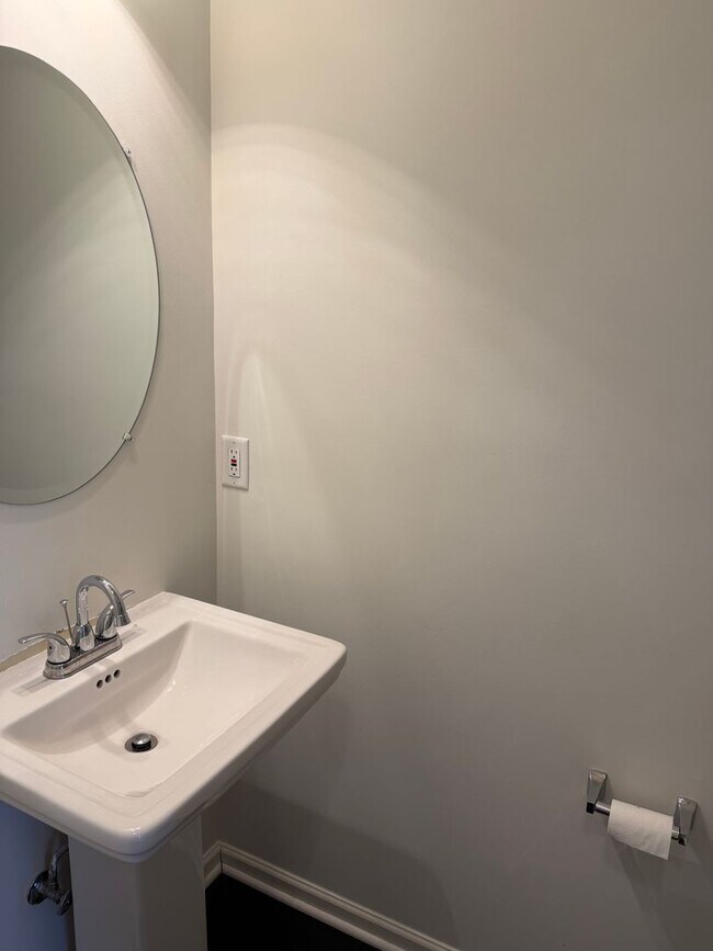 Building Photo - Close to Percy Priest Lake