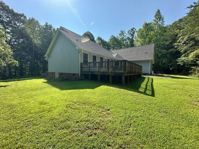 Building Photo - 3 Bedroom Home - Private - Central SC
