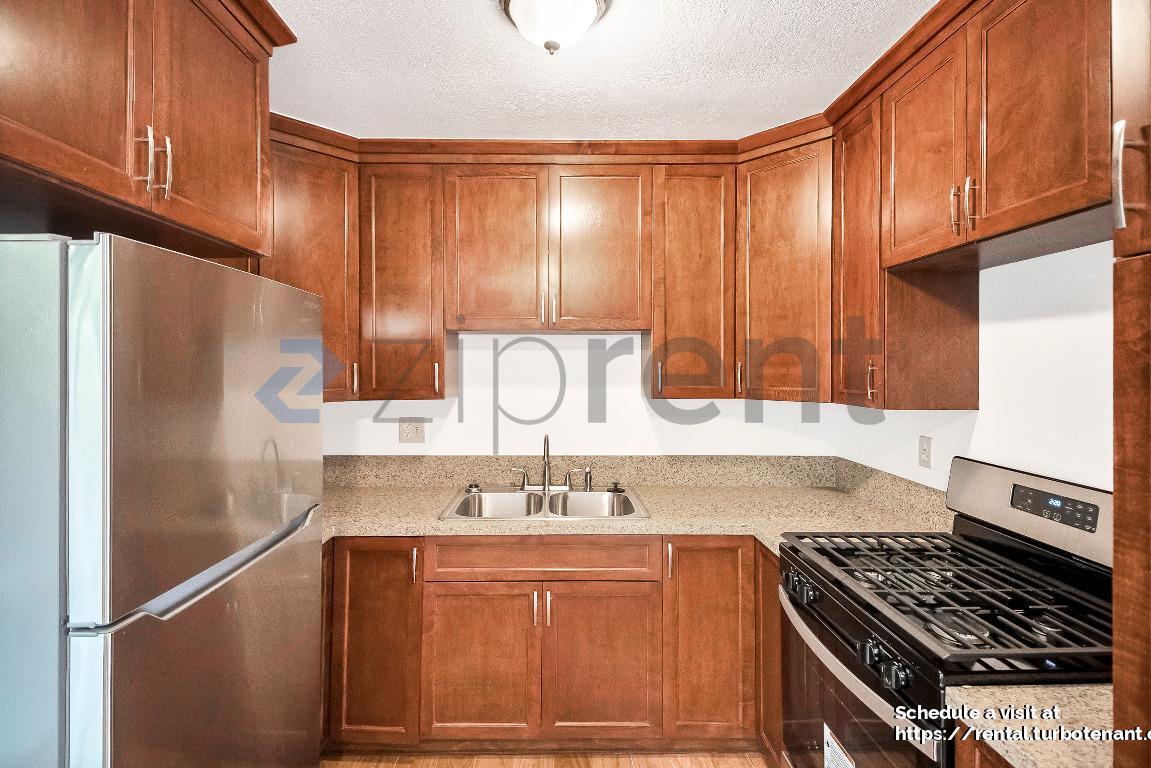 Building Photo - 2458 Normandie Ave