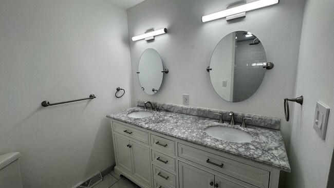 Building Photo - 1021 Shirley Dr