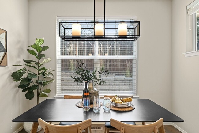 Building Photo - Pet Friendly Three Bedroom Townhome