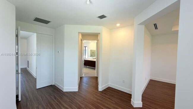 Building Photo - 19708 NE 14th Ave