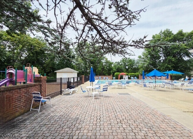Building Photo - 3705 Pinhorn Dr