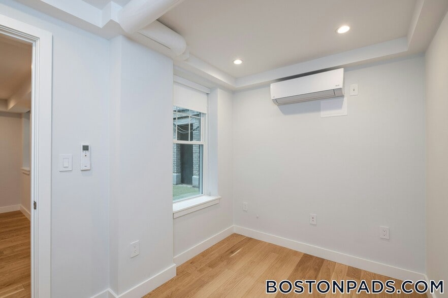 Building Photo - 288 Chestnut Hill Ave