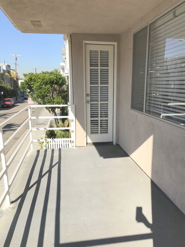 Building Photo - 1158 Cypress Ave