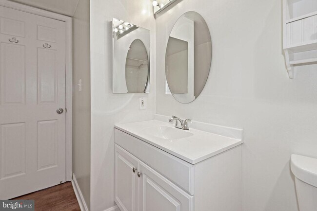 Building Photo - 7640 Provincial Dr