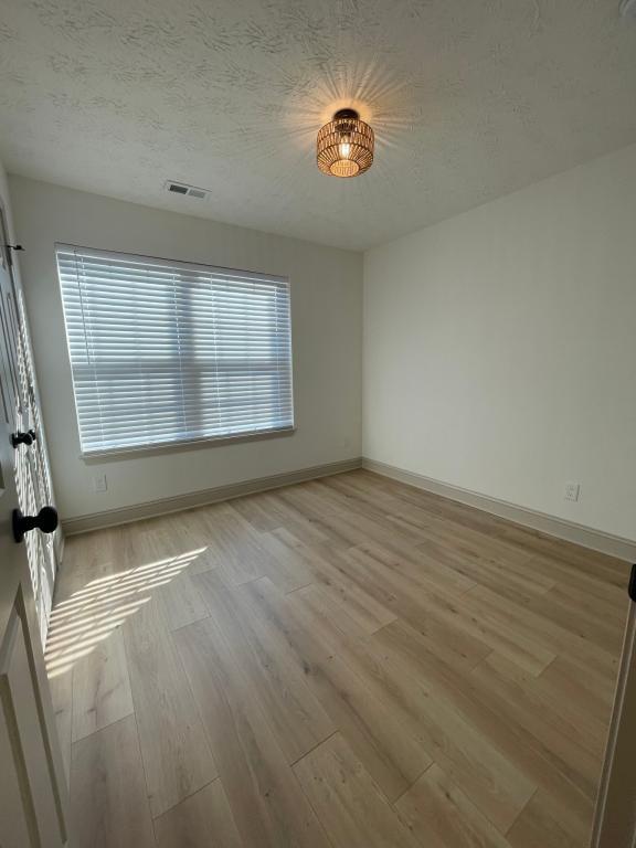 Building Photo - 13003 Sunset Dr