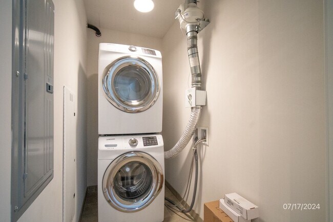 Building Photo - Resort-Like 2BR/2BR/2PKG in AE'O, Kakaako!
