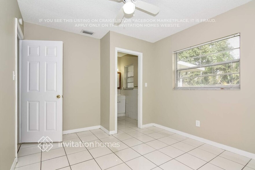 Building Photo - 3221 W Grove St